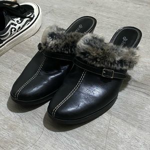 St. Johns Bay Women’s Sz 7.5 Black Leather Slip on Mule Heel Clogs Faux Fur